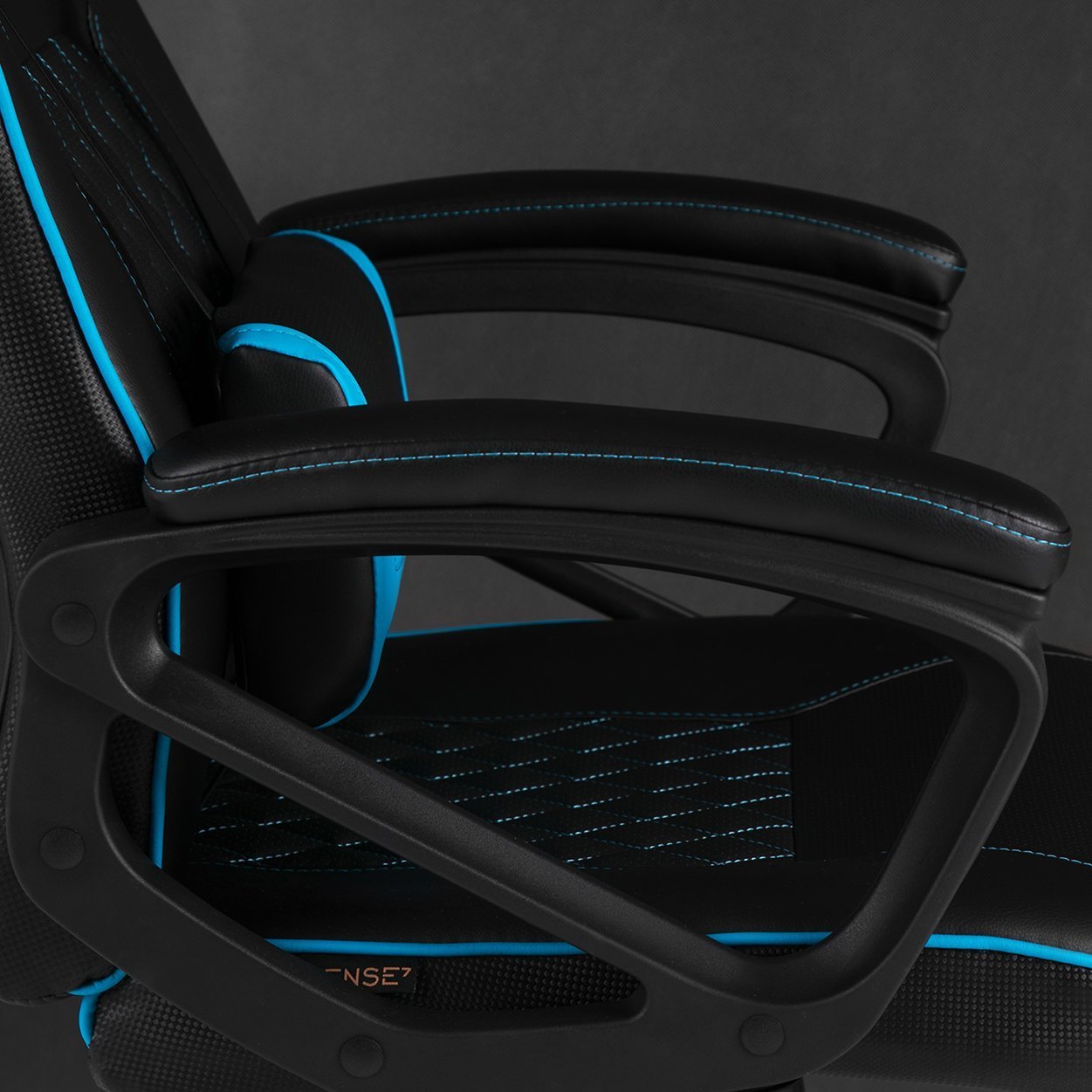 Ергономічна форма SENSE7 Knight