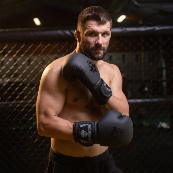 Боксерські рукавички DBX Bushido Black Master 6oz