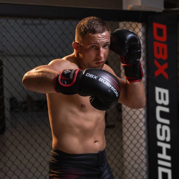 Боксерські рукавички DBX BUSHIDO Ninja Legacy Series 14oz чорно-червоні