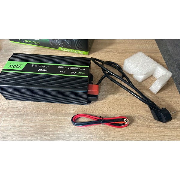 Інвертор з зарядним пристроєм Green Cell INV07 300Вт чистий синус