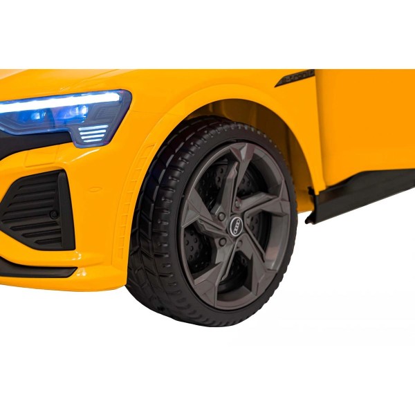 Автомобіль акумуляторний Audi SQ8 жовтий