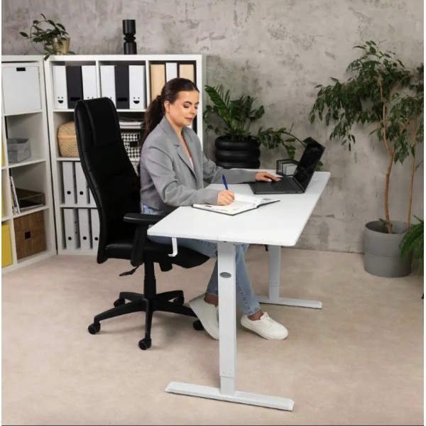 Офісне крісло Di Volio Adelo чорне