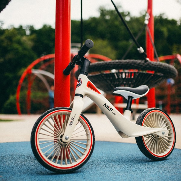 Біговел з 12" колесами Nils Fun RB138