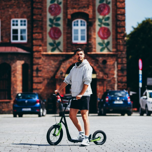 Самокат WH10201 Nils Extreme, 16/12 дюймів, з надувними колесами, чорно-зелений