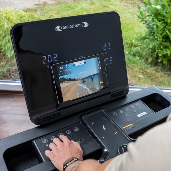 Бігова доріжка складана Cardiostrong TX30