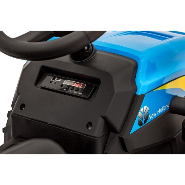 Трактор на акумуляторі з причіпом New Holland T7, блакитний