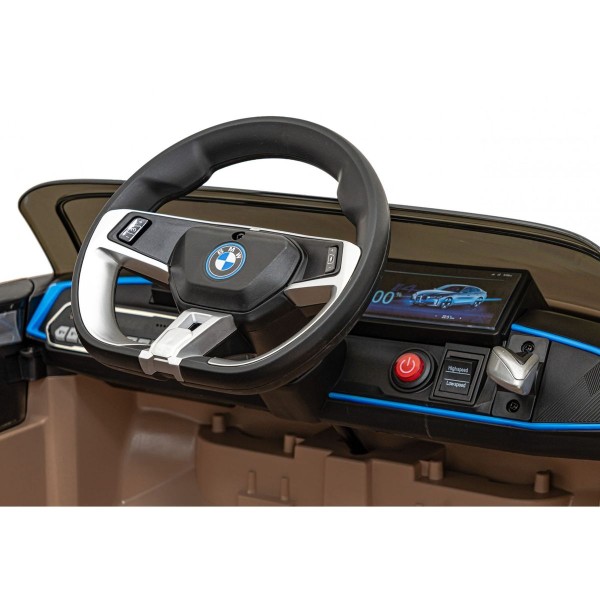 Автомобіль на акумуляторі BMW i4, золотий