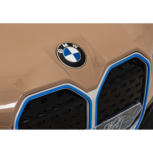 Автомобіль на акумуляторі BMW i4, золотий