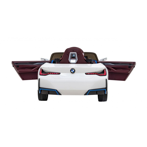 Автомобіль на акумуляторі BMW i4, білий