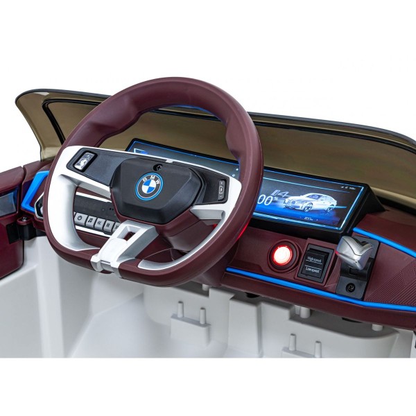 Автомобіль на акумуляторі BMW i4, білий