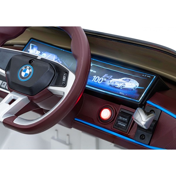Автомобіль на акумуляторі BMW i4, білий