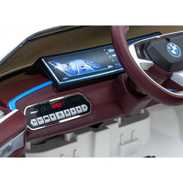 Автомобіль на акумуляторі BMW i4, білий