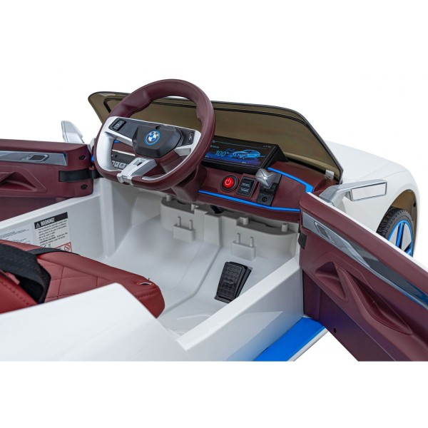 Автомобіль на акумуляторі BMW i4, білий