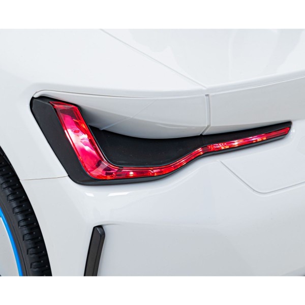 Автомобіль на акумуляторі BMW i4, білий