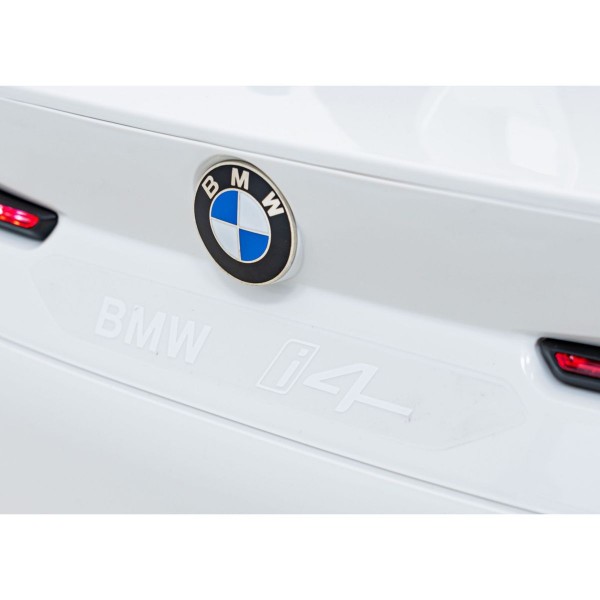 Автомобіль на акумуляторі BMW i4, білий