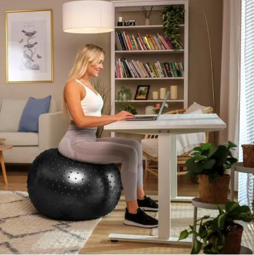 Переваги занять з фітболом Hop-Sport 65см