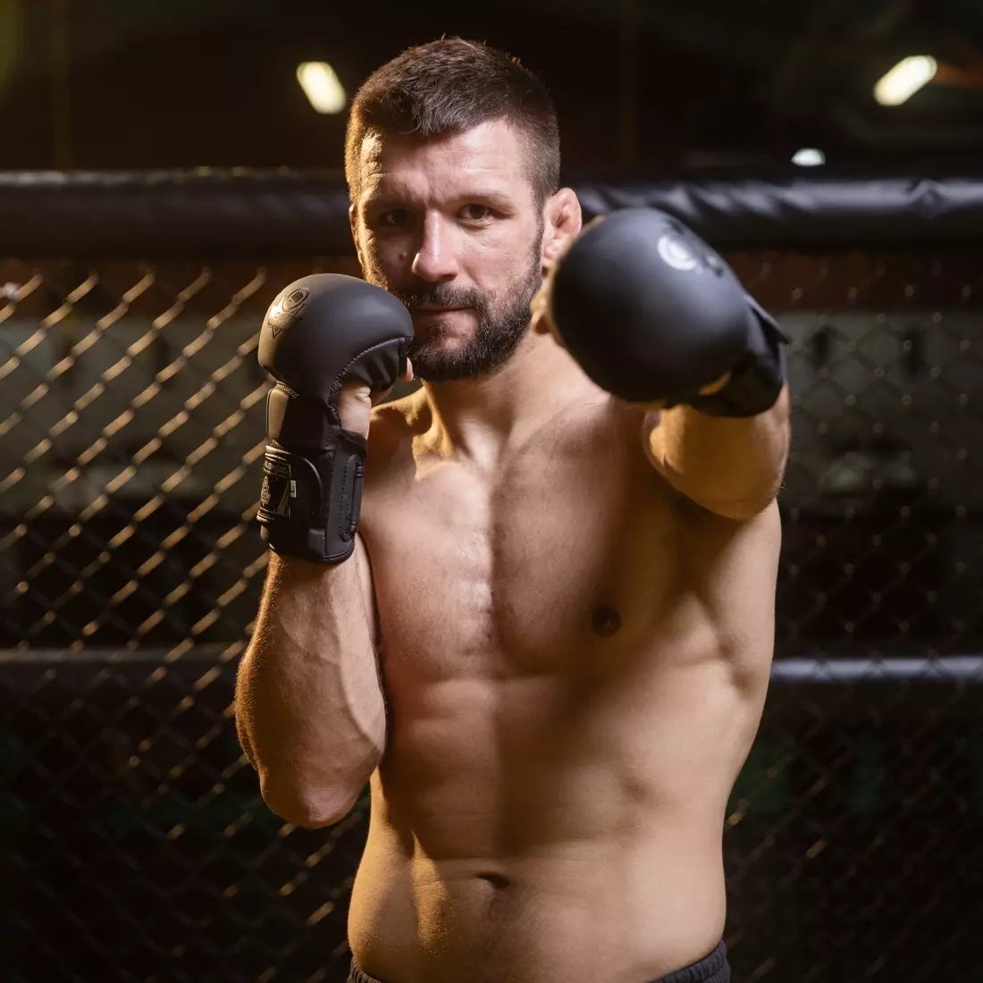 czarne rękawice do mma