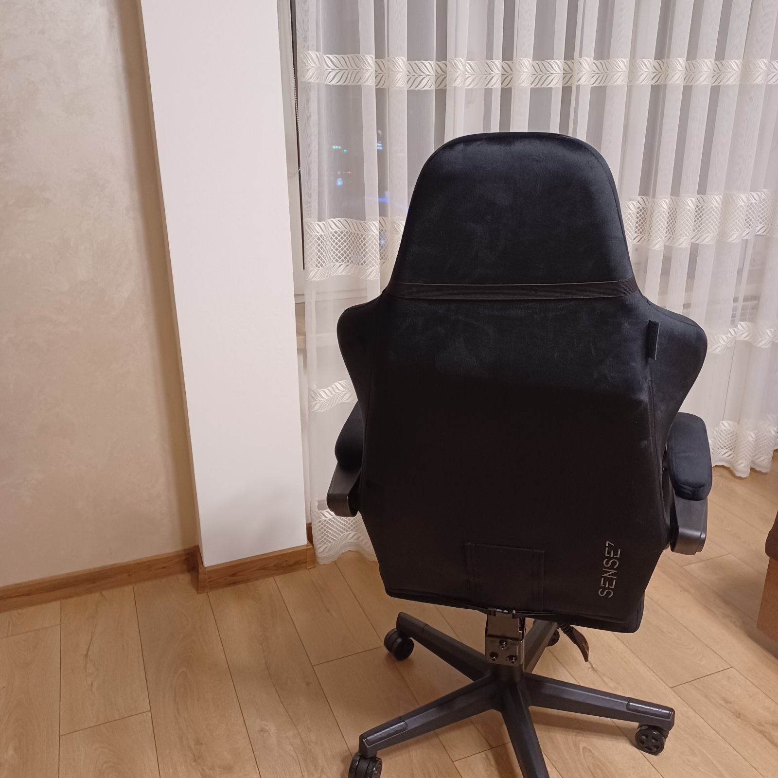 Ігрове крісло SENSE7 Devon з алькантари - фото від покупця