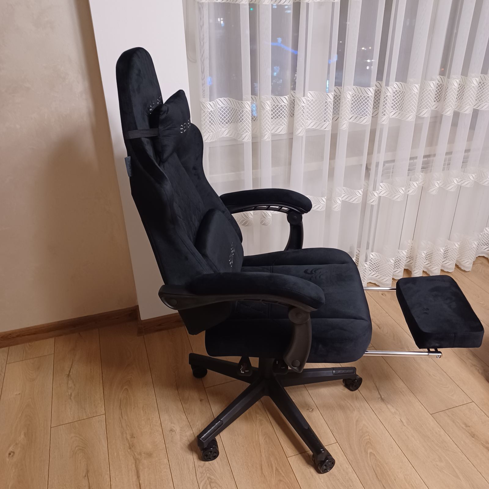 Ігрове крісло SENSE7 Devon з алькантари - фото від покупця