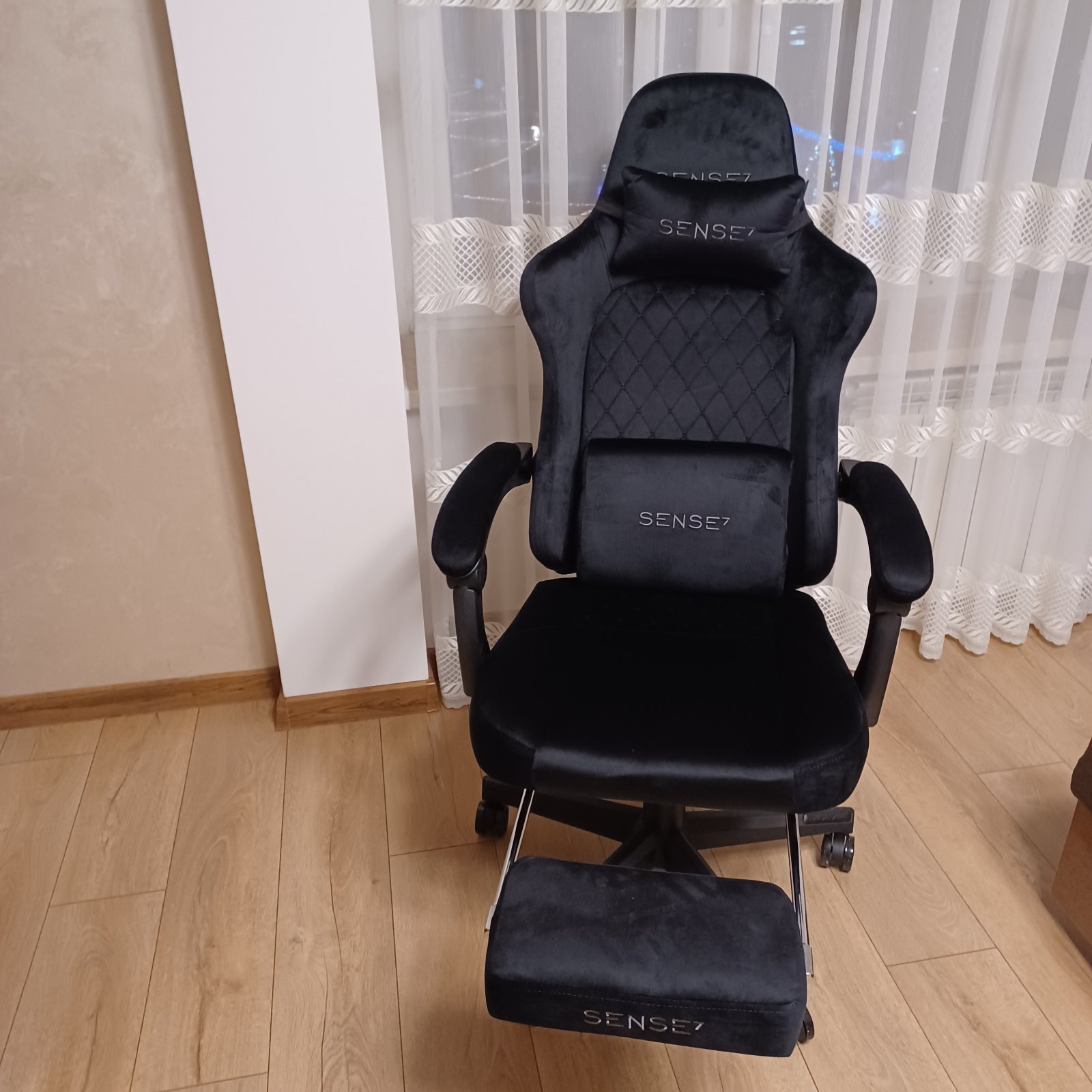 Ігрове крісло SENSE7 Devon з алькантари - фото від покупця